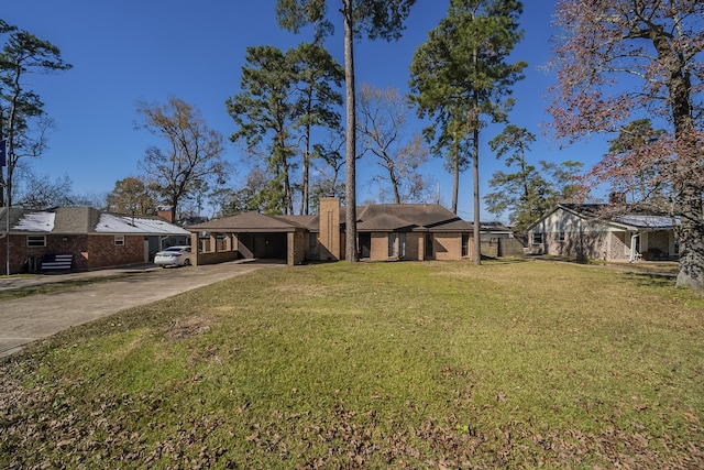 view of front of house featuring a front yard