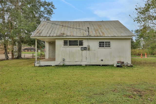 view of outbuilding featuring a lawn