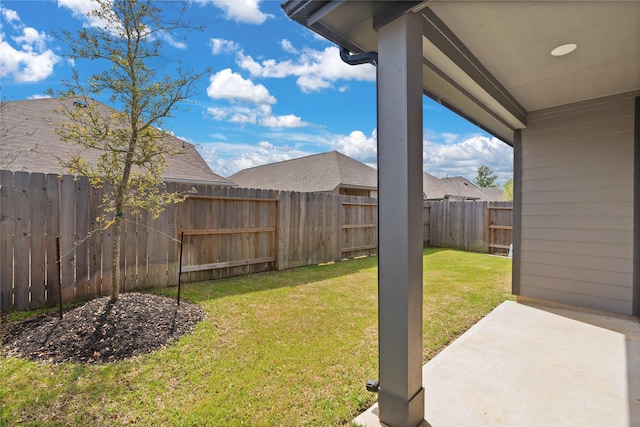 view of yard featuring a patio