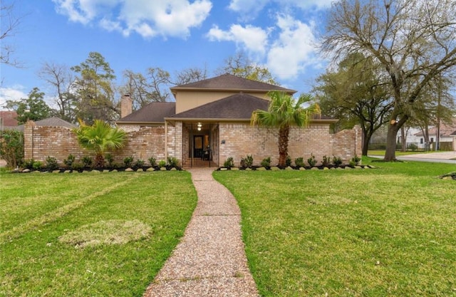 view of front of property with a front yard