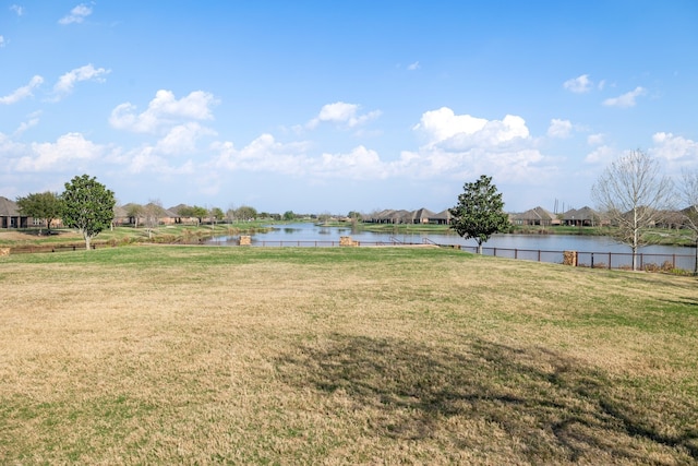 view of yard featuring a water view