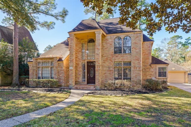 view of front facade with a front yard