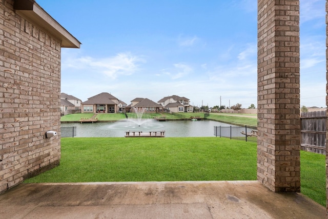 view of yard featuring a water view