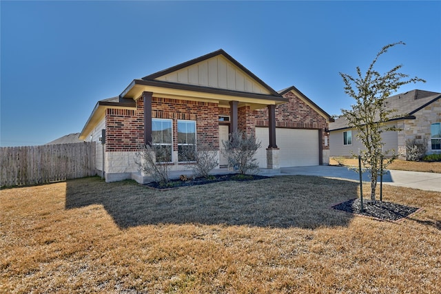 view of front facade featuring a garage and a front yard