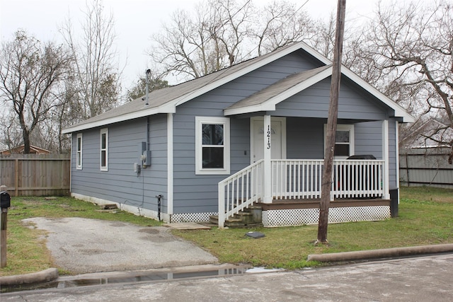 bungalow-style home featuring a front yard and a porch