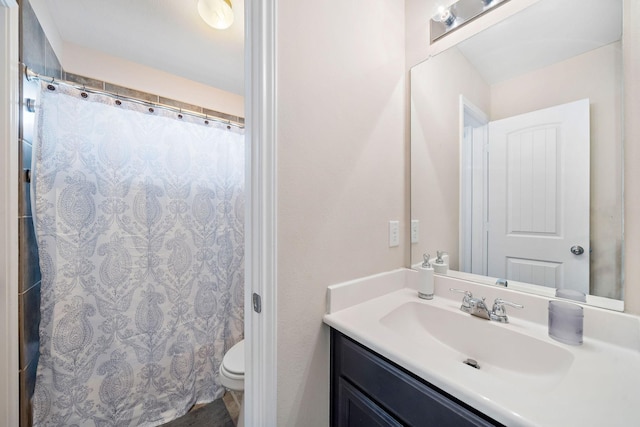 bathroom with a shower with curtain, vanity, and toilet