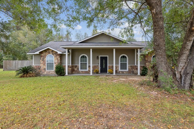 view of front of property with a front lawn and covered porch