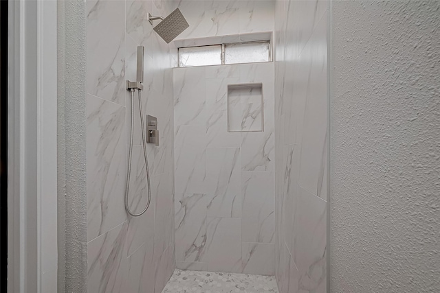 bathroom featuring a tile shower