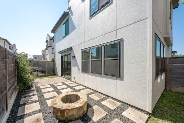 view of patio with an outdoor fire pit