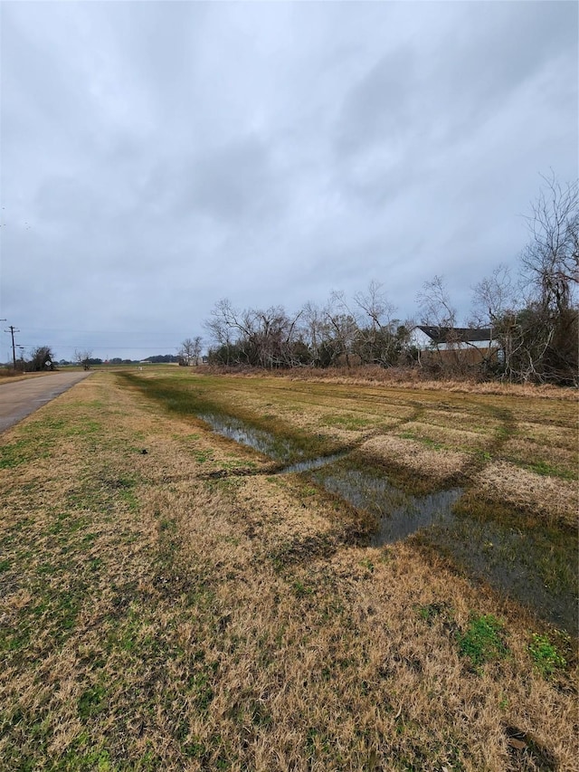 Listing photo 3 for 749 Wagon Wheel Trl, Angleton TX 77515