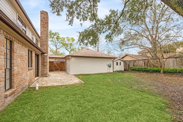 view of yard featuring a patio area