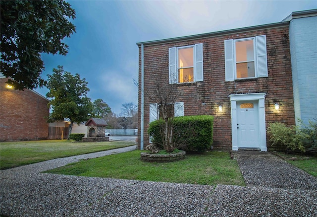 view of front of property with a front lawn