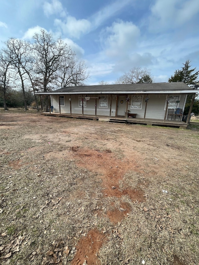 view of front facade featuring a porch