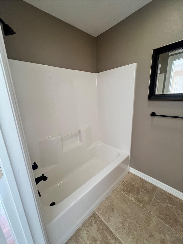 bathroom with tub / shower combination