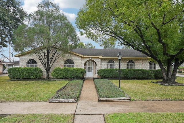 ranch-style home with a front lawn