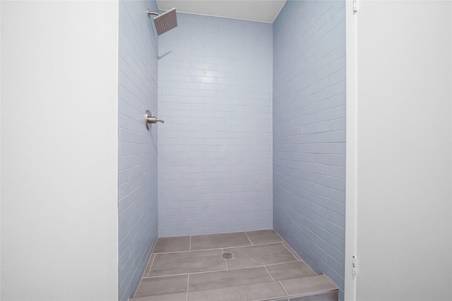 bathroom with a tile shower