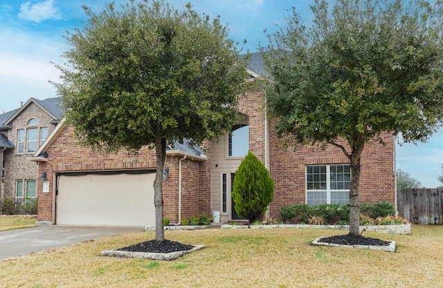 view of front of home featuring a front lawn