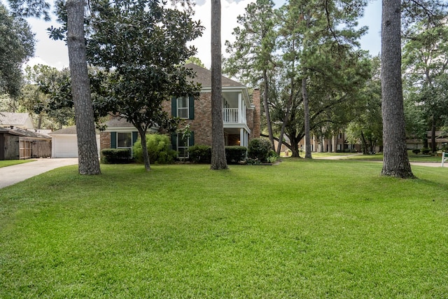 view of front facade with a garage and a front yard