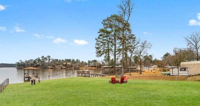 view of yard featuring a water view