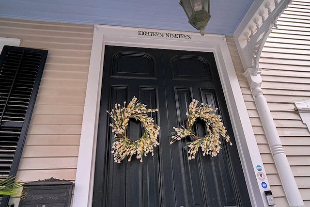 view of property entrance