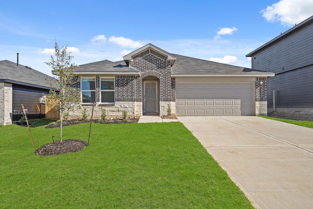 view of front of house featuring a garage and a front lawn