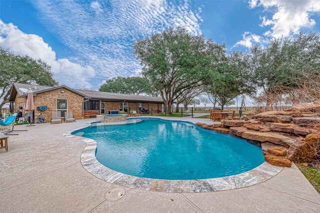 view of pool featuring an in ground hot tub and a patio area