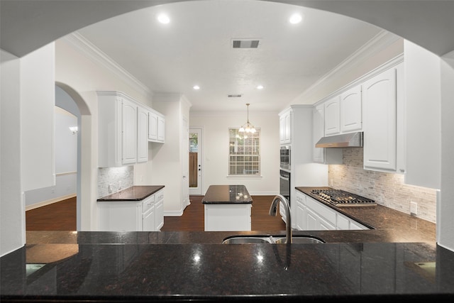 kitchen featuring sink, white cabinetry, crown molding, kitchen peninsula, and stainless steel appliances