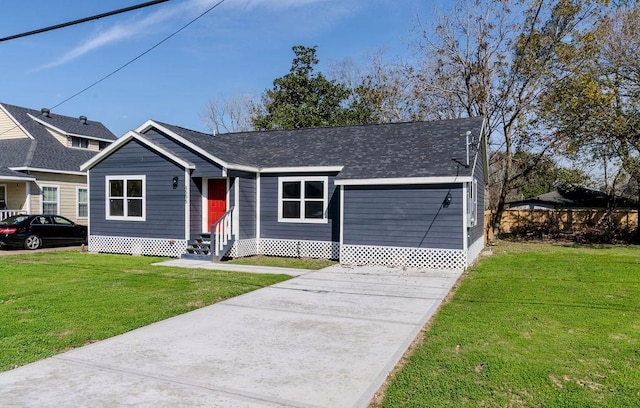 ranch-style home featuring a front lawn