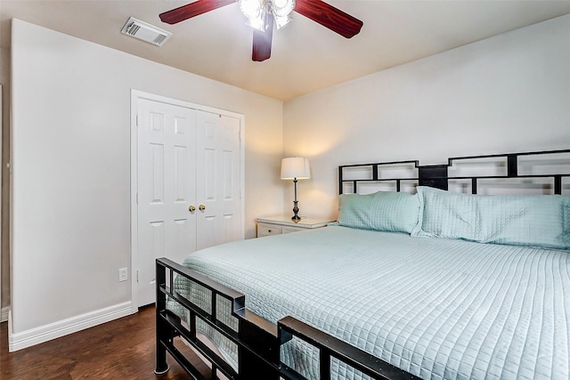 bedroom featuring ceiling fan, dark hardwood / wood-style flooring, and a closet