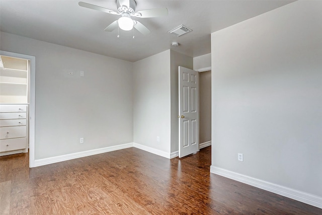 spare room featuring dark wood-type flooring and ceiling fan