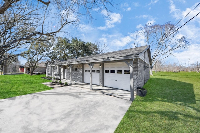 view of front facade with a garage and a front lawn