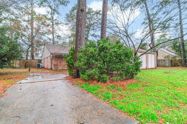 exterior space featuring a front lawn