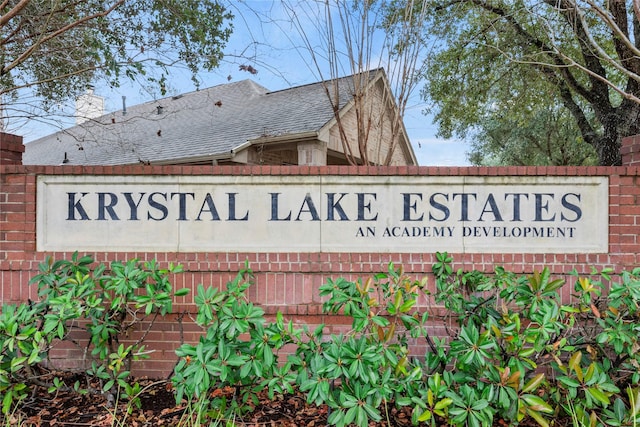 view of community / neighborhood sign