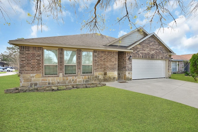 view of front facade featuring a garage and a front lawn