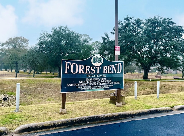 community / neighborhood sign with a yard