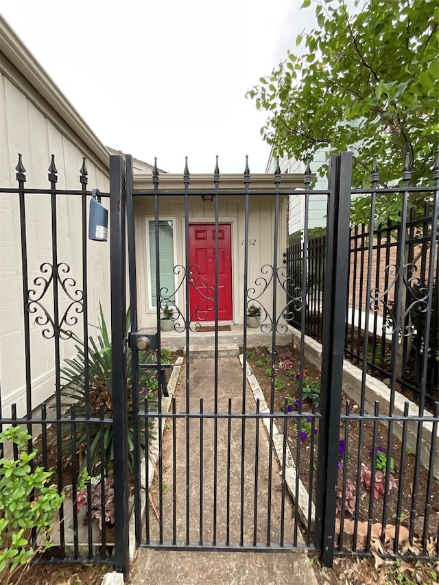 1912 Trixie Ln, Houston, TX 77042 - gate featuring fence