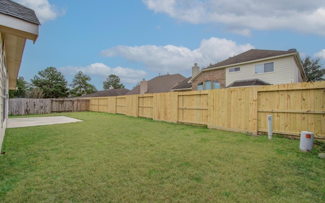 view of yard featuring a patio