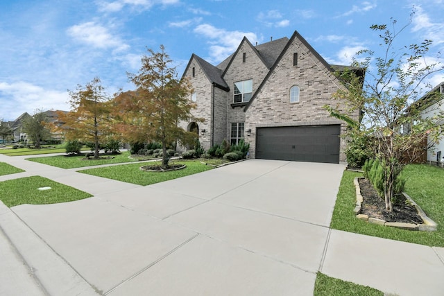 view of front facade featuring a garage and a front yard