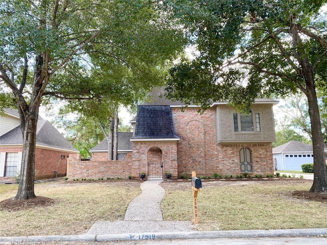 view of front of house with a front yard