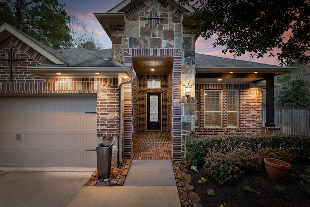 view of front facade featuring a garage