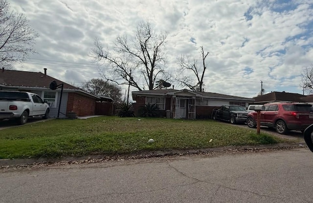 view of front of house featuring a front yard