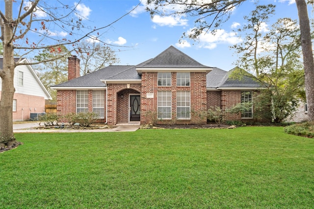 view of front of house with a front lawn