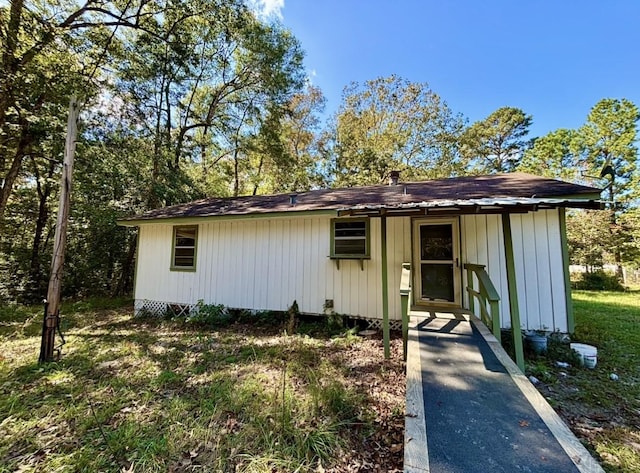 view of outbuilding