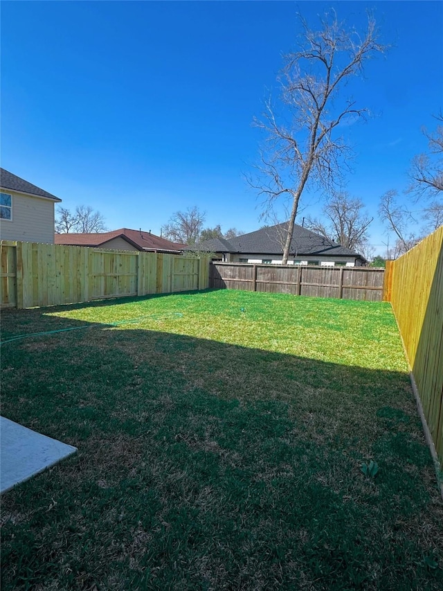 view of yard featuring a fenced backyard