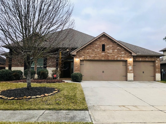 view of front facade featuring a garage and a front lawn