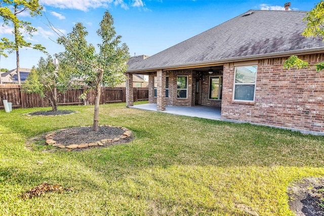 view of yard featuring a patio area