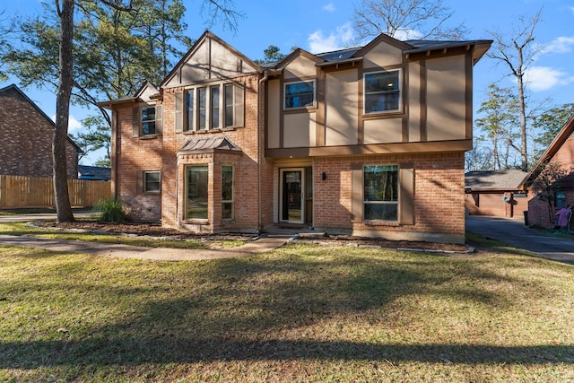 view of front of property featuring a front lawn