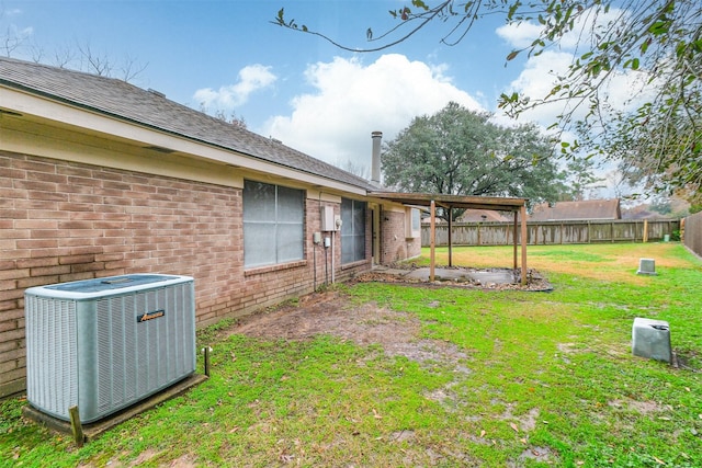 view of yard featuring central AC unit