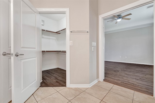 walk in closet featuring ceiling fan and light tile patterned floors