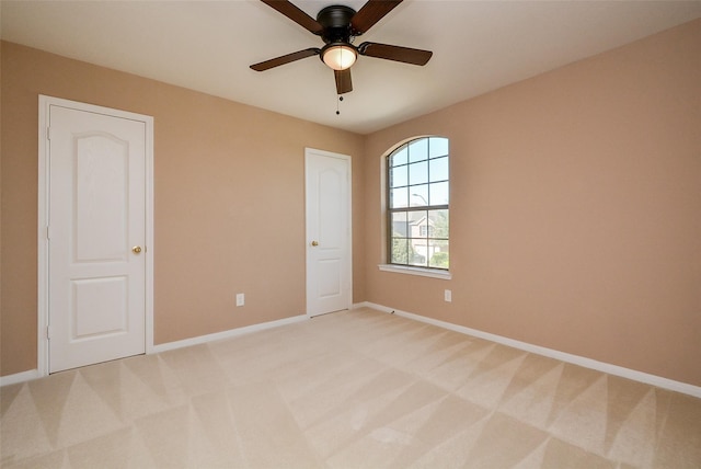 carpeted empty room featuring ceiling fan